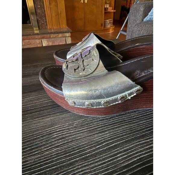 Tory Burch Metallic Silver Wedges Sz. 9 - Picture 4 of 8